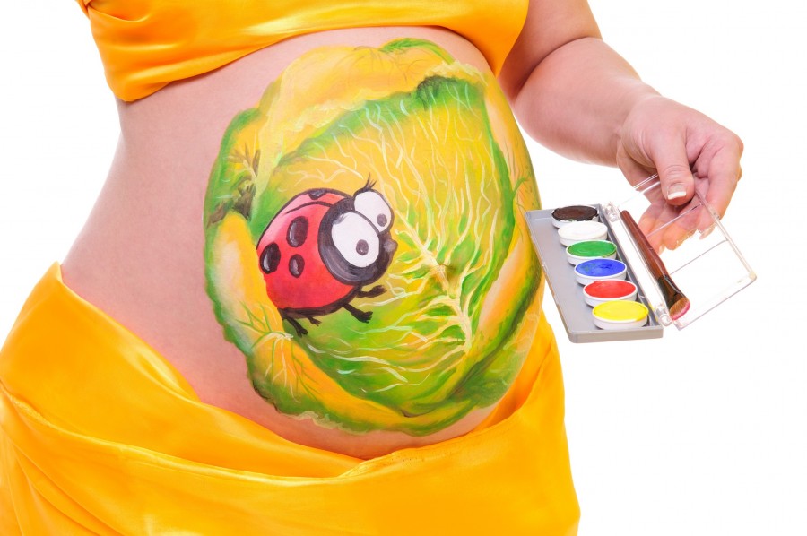 Qu'est-ce que le body painting pour femme enceinte ?